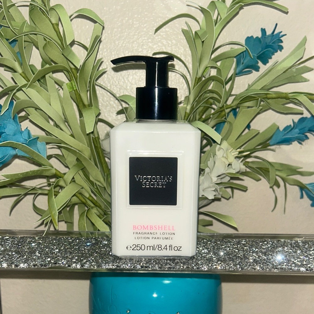 Victoria's Secret Bombshell Fragrance Lotion - Cream NWOT